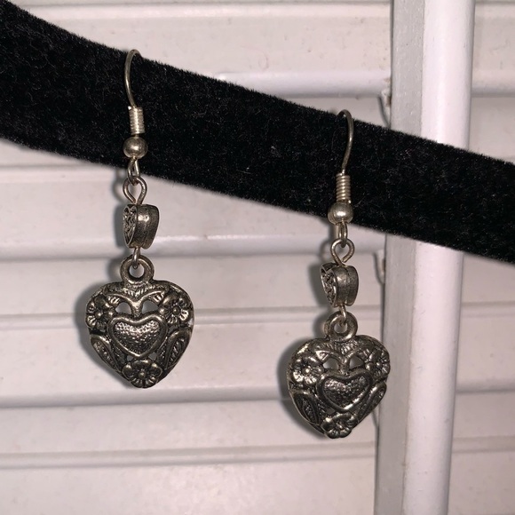 Celtic Pansy Flower Heart Earrings - Picture 2 of 3